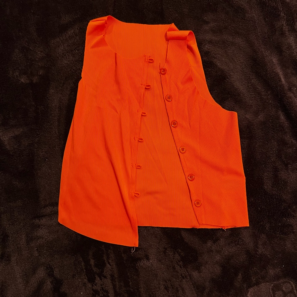 Orange buttoned tank top 🧡